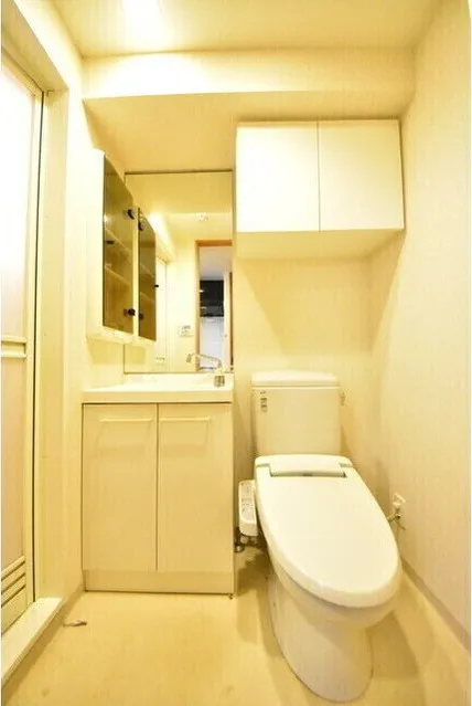 Aperto Nishi Shinjuku - Interior - ["Building", "Plumbing fixture", "Fixture"]