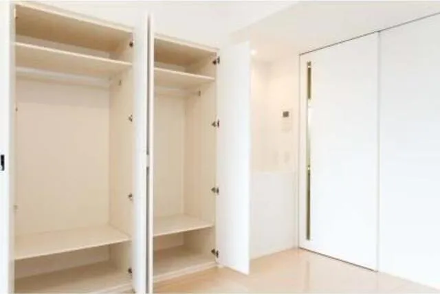 Trestage Yotsuya - Interior - ["Rectangle", "Fixture", "Wood"]