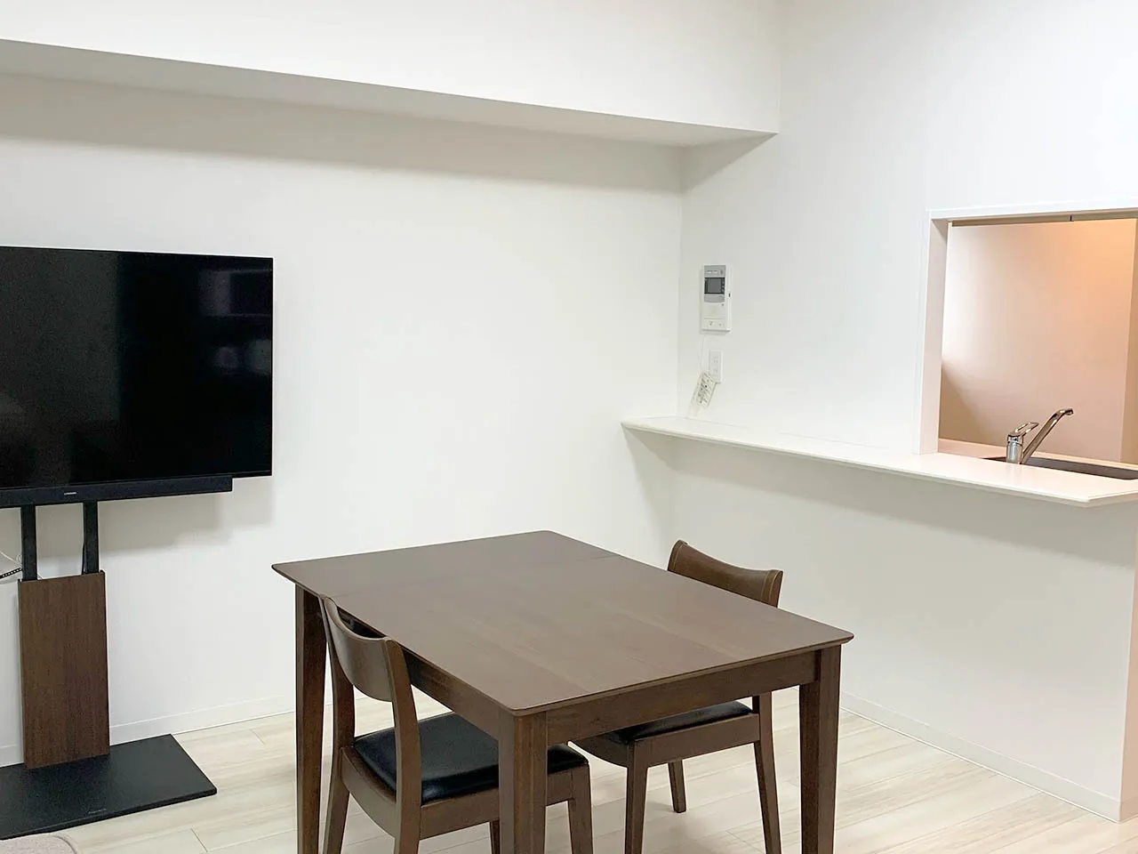 Mynavi Stay Keikyu Kamata Station - Interior - ["Furniture", "Wood", "Flooring"]