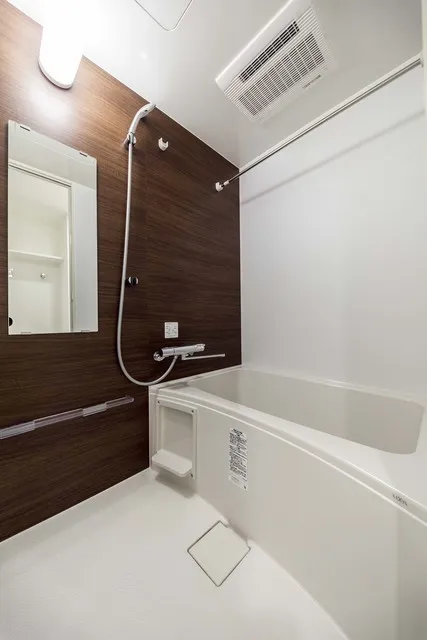 Maison Croizon - Interior - ["Building", "Plumbing fixture", "Mirror"]