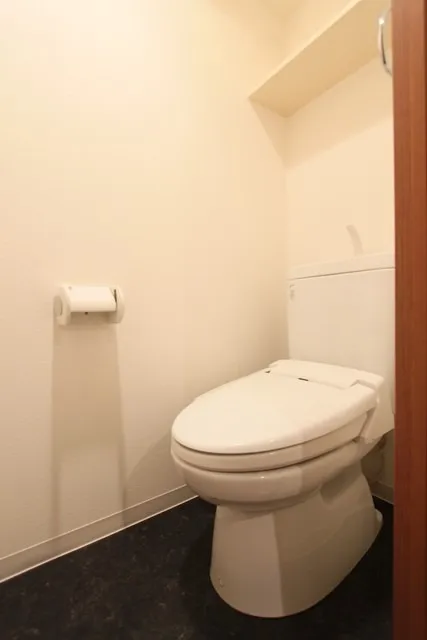 Sejoli Shimura Sakaue - Interior - ["Toilet seat", "Toilet", "Flooring"]