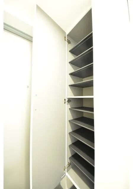 Goodenough Nakano Shinbashi - Interior - ["Wood", "Flooring", "Shelving"]