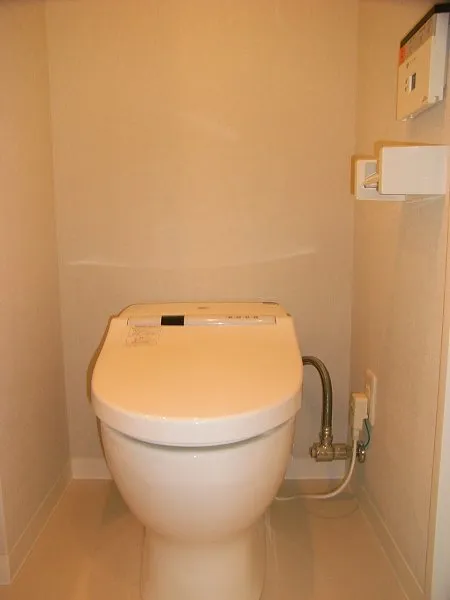 Este Maison Tetsugaku - Interior - ["Plumbing fixture", "Property", "Toilet seat"]