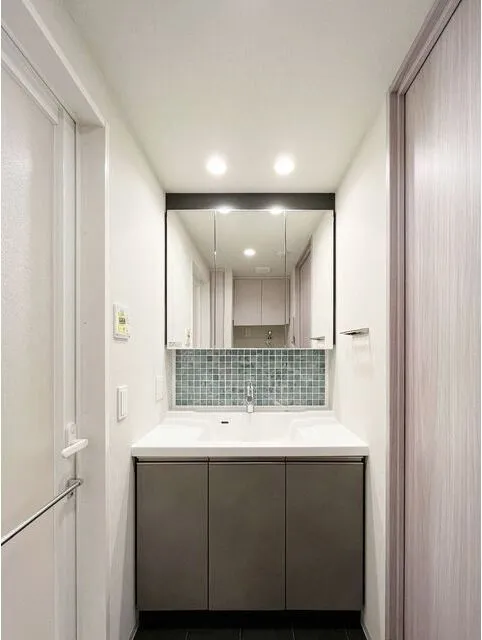 Livio Maison Higashi-Ikebukuro - Interior - ["Flooring", "Interior design", "Ceiling"]