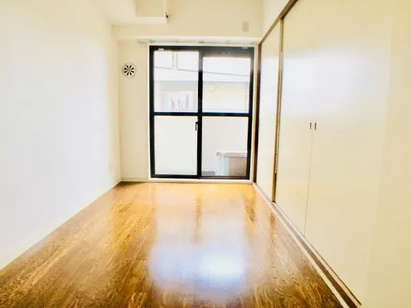 Townhouse Nakano - Interior - ["Fixture", "Wood", "Building"]