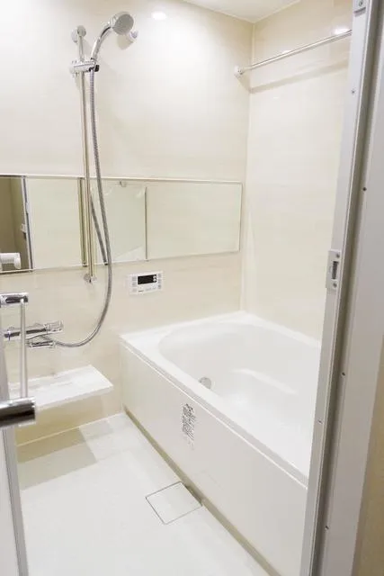 Sangubashi Mansion - Interior - Shower room with bathtub