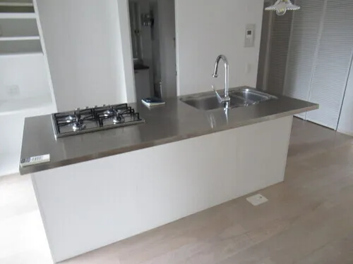 Wakagi Residence No.3 - Interior - ["Kitchen", "Flooring", "Countertop"]