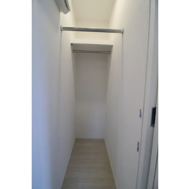 Comforia Morishita South - Interior - ["Fixture", "Wood", "Building"]