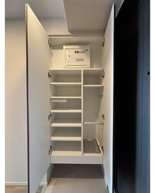 Wellis Urban Sumiyoshi East - Interior - ["Wood", "Flooring", "Household hardware"]