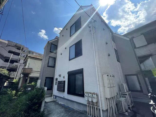Charon - Exterior - ["Neighbourhood", "Residential area", "Apartment"]