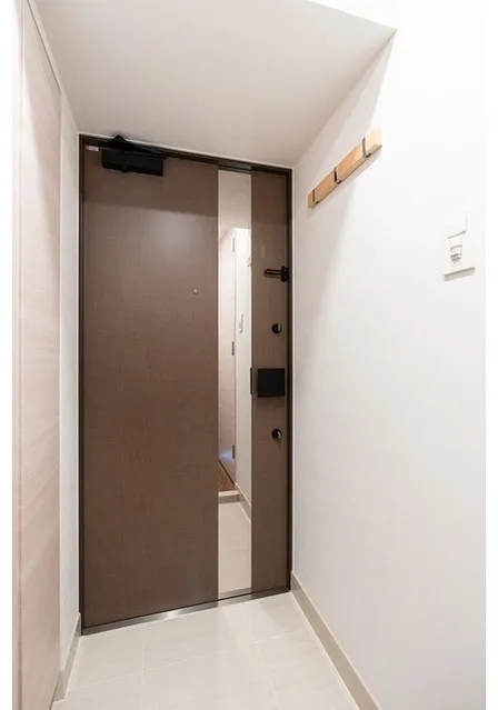 Due Asakusa - Interior - ["Fixture", "Door", "Flooring"]