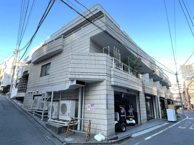 Bell Park City Nishi-Shinjuku - Exterior - ["Urban design", "Overhead power line", "Commercial building"]