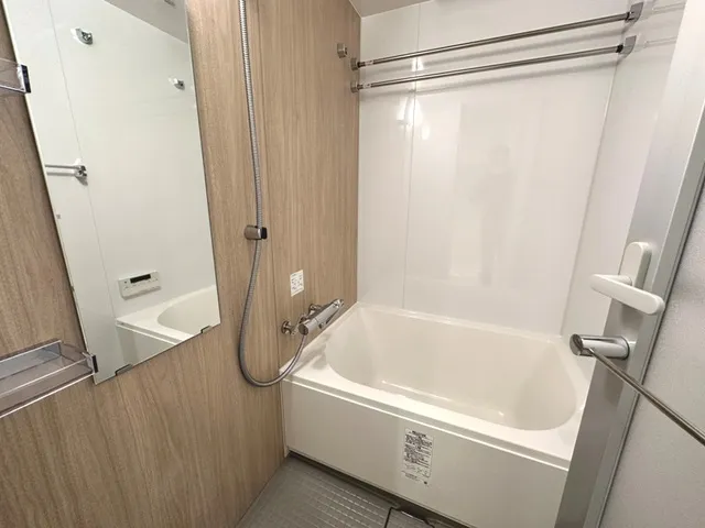 Baus Flats Nihonbashi Hamacho - Interior - ["Brown", "Bathtub", "Property"]
