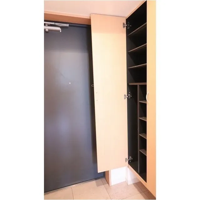 Raphine Duo - Interior - ["Door", "Fixture", "Wood"]
