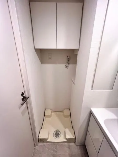 Brillia Ist Shibuya Honmachi - Interior - ["Floor", "Grey", "Plumbing fixture"]