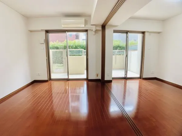 Premier Comfort Nishiogikubo - Interior - ["Flooring", "Floor", "Wood flooring"]