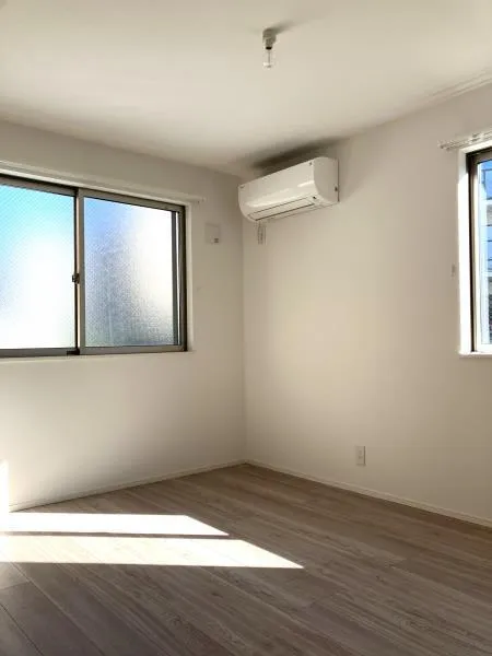 Lumiere Kaizukazaka - Interior - ["Window", "Property", "Fixture"]