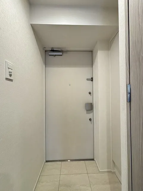 Comforia Liv Osaki - Interior - ["Flooring", "Floor", "Door"]