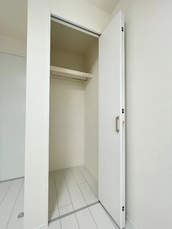 Southern Road Hoya - Interior - ["Wall", "Flooring", "Floor"]