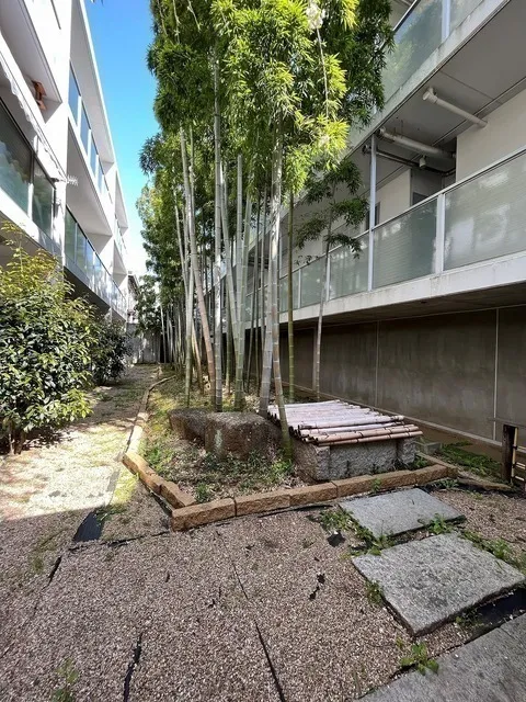 Keizankan - Exterior - ["Building", "Plant", "Fixture"]