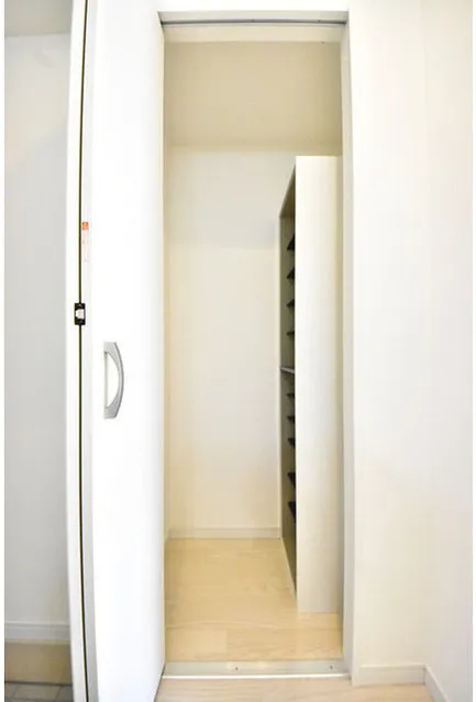Ravient Asakusa Kototoi - Interior - ["Wood", "Door", "Flooring"]