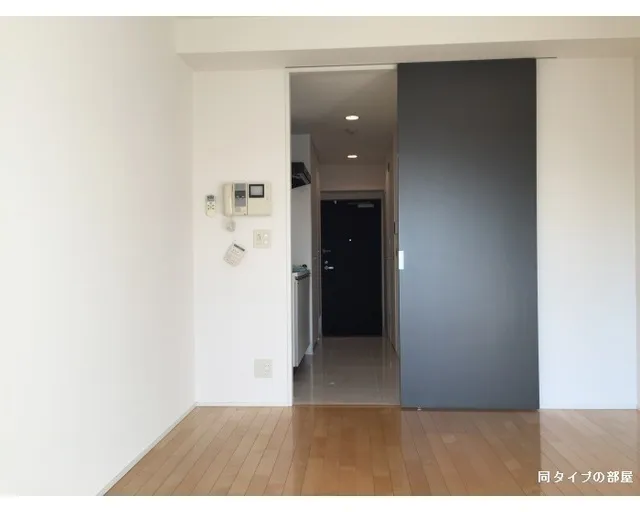 Comforia Minamisunamachi - Interior - ["Wood", "Flooring", "Floor"]
