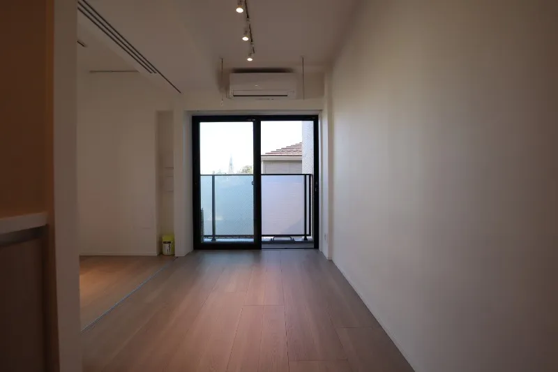 Ipse Yoyogi Uehara Hills - Interior - ["Building", "Fixture", "Window"]