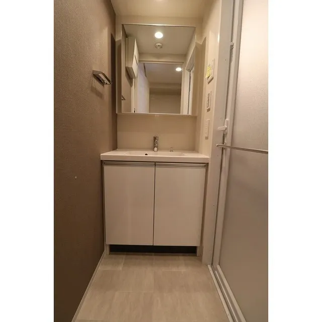 Liverre Nakanosakaue - Interior - ["Flooring", "Floor", "Apartment"]