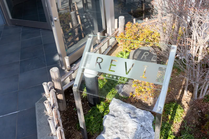 Levi Kameido - Exterior - ["Glass", "Iron", "Aluminium"]