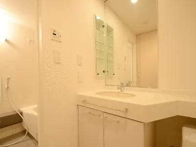 Milroom Minami Aoyama - Interior - ["Tap", "Plumbing fixture", "Property"]