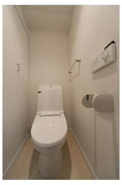 Takimi House NIshi-Waseda - Interior - ["Toilet seat", "Toilet", "Flooring"]