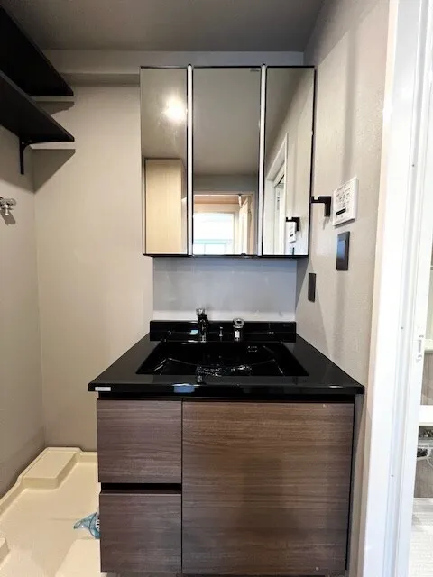 Residia Hiroo Ⅱ - Interior - ["Bathroom cabinet", "Interior design", "Flooring"]