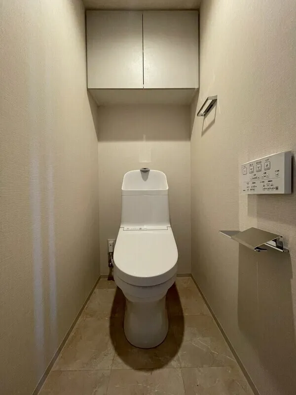 Lumiec Kinshicho - Interior - ["Toilet seat", "Toilet", "Flooring"]