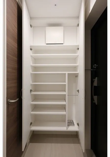 Grand Chiyoda Iwamotocho - Interior - ["Wood", "Interior design", "Brown"]