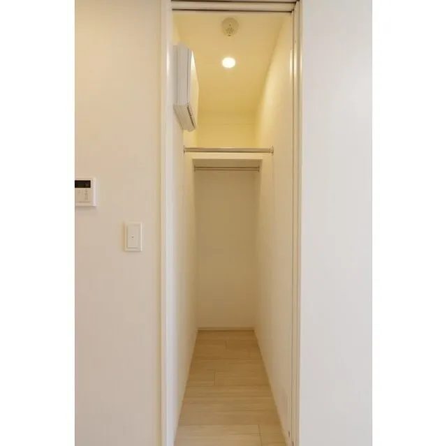 Comforia Morishita South - Interior - ["Wood", "Fixture", "Automotive exterior"]