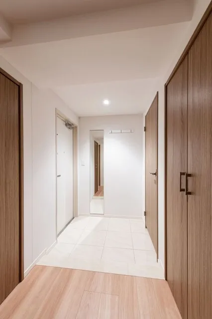 La Casa Hiroo - Interior - ["Door", "Fixture", "Building"]