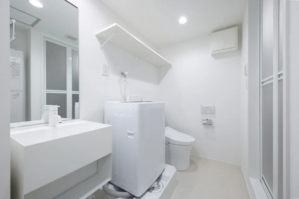 Hmlet Yoyogi Uehara - Interior - ["Toilet seat", "Plumbing fixture", "Flooring"]