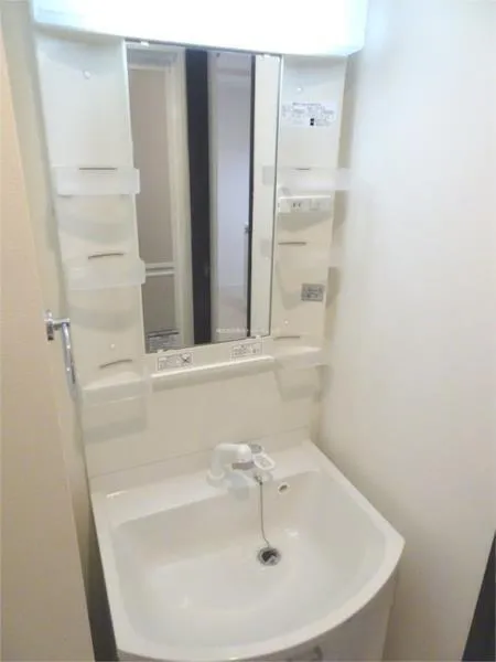 Ground Dukes Kikukawa - Interior - ["Plumbing fixture", "Bathroom", "Plumbing"]