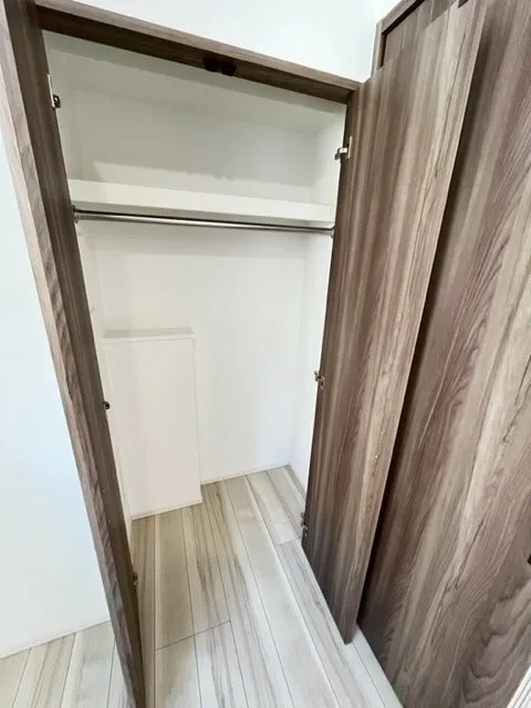 Due Kikugawa - Interior - ["Wood", "Rectangle", "Building"]