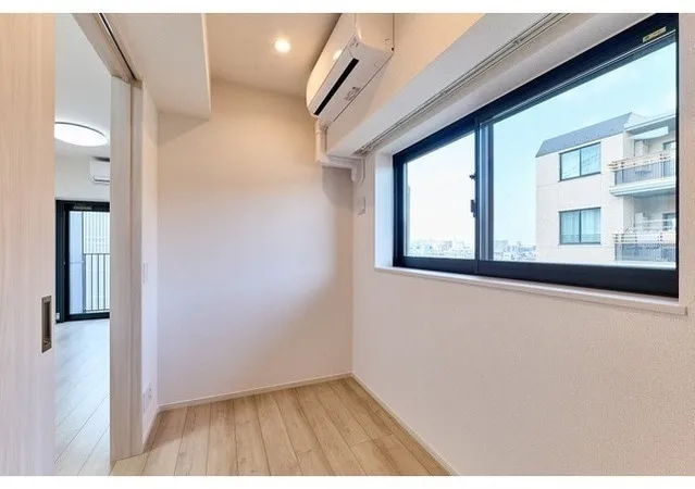 Due Oku - Interior - ["Wood", "Ceiling", "Flooring"]