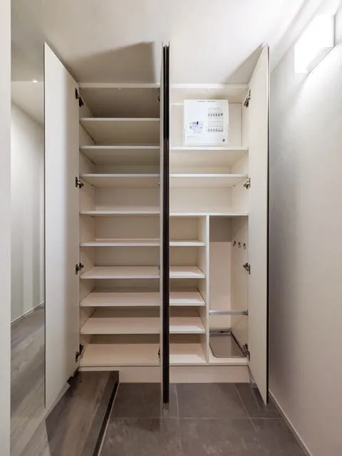 Gracia Fit Sangenjaya - Interior - ["Flooring", "Wood", "Floor"]