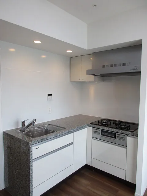 Traditio Monzen Nakacho - Interior - ["Kitchen", "Countertop", "Kitchen Appliance"]