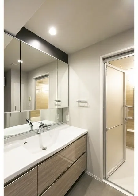 La Douceur Sugamo West - Interior - ["Flooring", "Bathroom cabinet", "Interior design"]