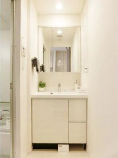 Park Axis Nihonbashi Kabutocho - Interior - ["Mirror", "Cabinetry", "Building"]