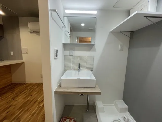 Apice Meguro - Interior - ["Sink", "Mirror", "Tap"]