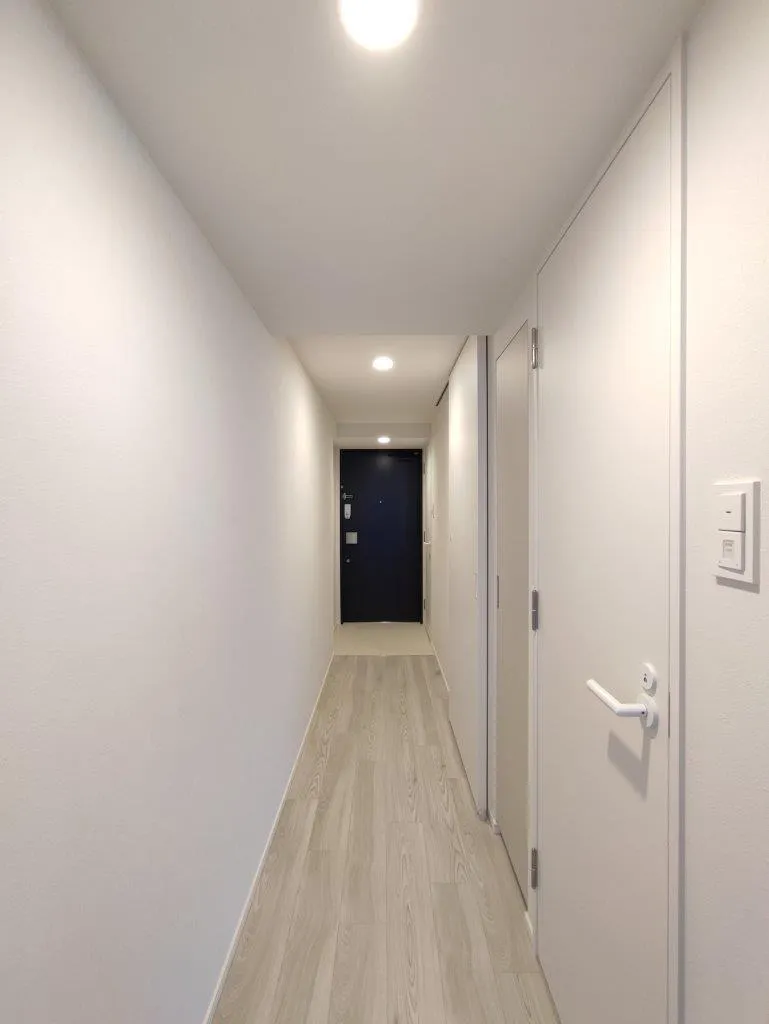 Cross Residence Takadanobaba - Interior - ["Building", "Wood", "Flooring"]