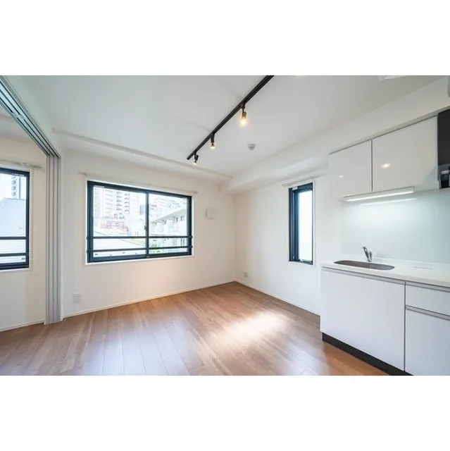 NOZOMIO Premier Sangenjaya - Interior - ["Window", "Cabinetry", "Countertop"]