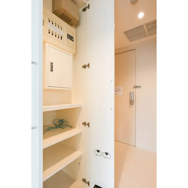 Frontier Residence The Tower Shinagawa - Interior - ["Shelf", "Door", "Building"]