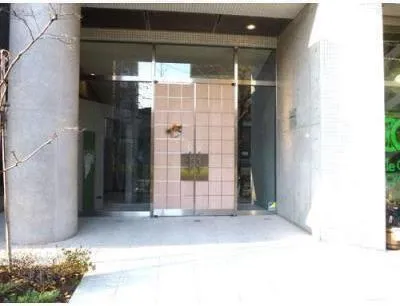 White Front - Exterior - ["Property", "Building", "Wall"]