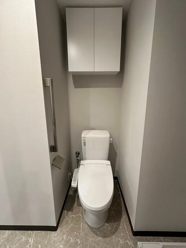 Struth Asakusa - Interior - ["Toilet seat", "Toilet", "Flooring"]